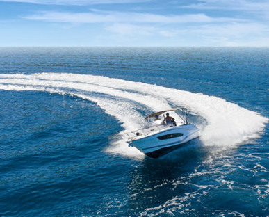 Speed Boat Doing A Tight Turn With A Large White Wake